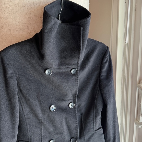 Designer Wool coat with high collar - Picture 10 of 16